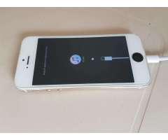 Iphone 5,color blanco,celular de buena procedencia,sirve para repuesto