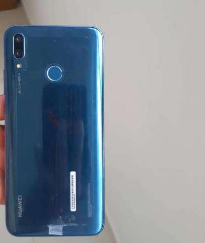Huawei Y9 con cargador Huawei Y9 con cargador