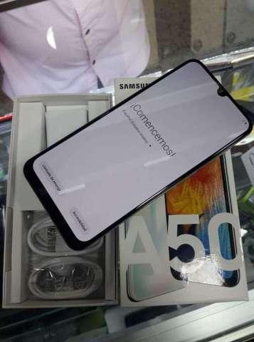 Samsung A50 Totalmente nuevo 4gbram 64gb interna triplecamara huella en pantalla factura y garantia Samsung A50 Totalmente nuevo 4gbram 64gb interna triplecamara huella en pantalla factura y garantia