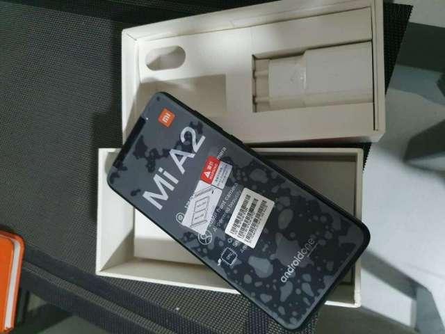 Vendo Celular Xiaomi Mi A2 Vendo Celular Xiaomi Mi A2
