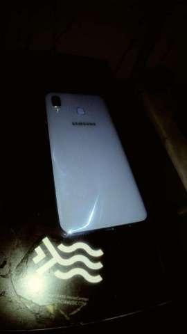 Samsung Galaxy A30 Samsung Galaxy A30