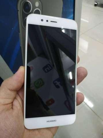 Huawei P10 selfi en muy buen estado.